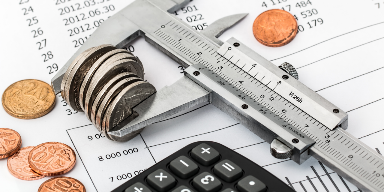 ￼Free vs Premium Invoicing Software: Pros, Cons, and What Works Better for Freelance Writers