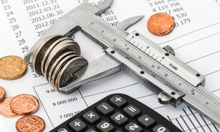 ￼Free vs Premium Invoicing Software: Pros, Cons, and What Works Better for Freelance Writers
